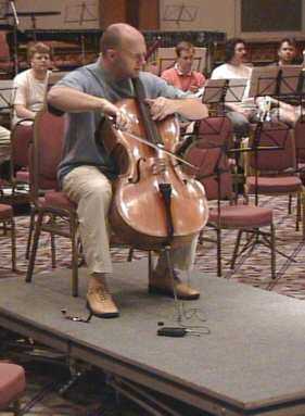Soloist Roeland Duijne rehearsing the Gulda cello-concerto