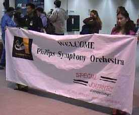 A special banner welcomes the orchestra to Bangkok