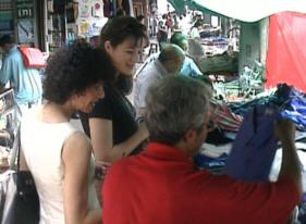 Janna Albracht and Marielle Steenvoorden hunting for bargains