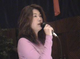 Saovanit Navapan rehearsing with the PSO