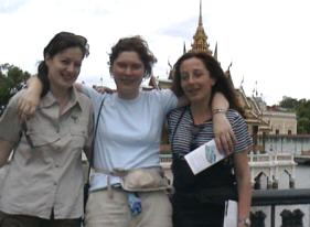 Flowers in the Bang Pa In garden (Marielle Steenvoorden, Annelieke Vermeulen, Gerlies van der Jeugd).
