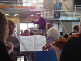 Marcel Dohmen dirigeert het stuk van Kleinsinger omdat Jules als verteller zal optreden.