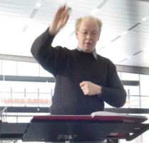 Voor Marcel is het een speciaal concert omdat hij afscheid neemt als concertmeester (en dirigent).