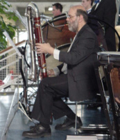 Jacques Gramberg gromt gezellig mee.