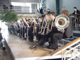 De kopersectie moet aandachtig tellen.